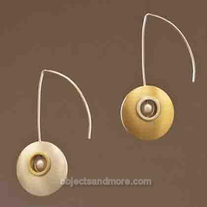 BRUSHED SS/NG PEARL EARRING by GREG GEYER